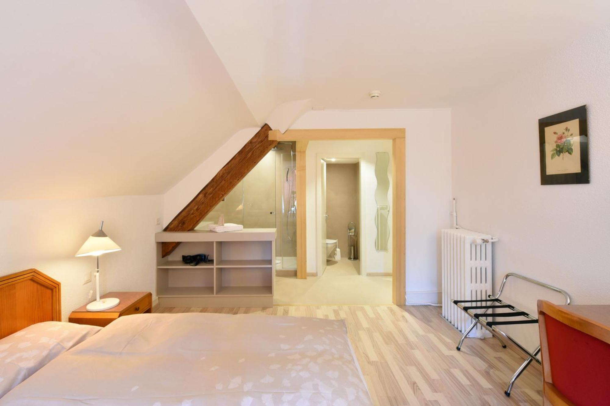 Hotel De L'Aigle Couvet Ruang foto