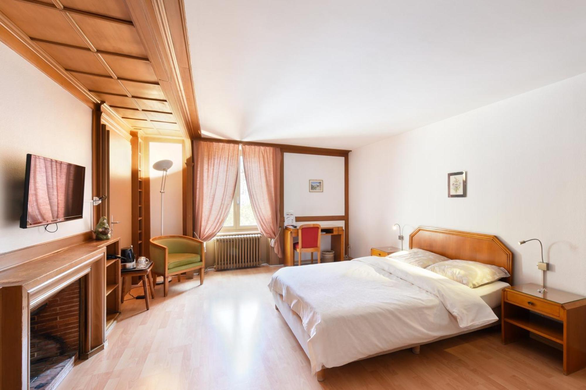 Hotel De L'Aigle Couvet Ruang foto