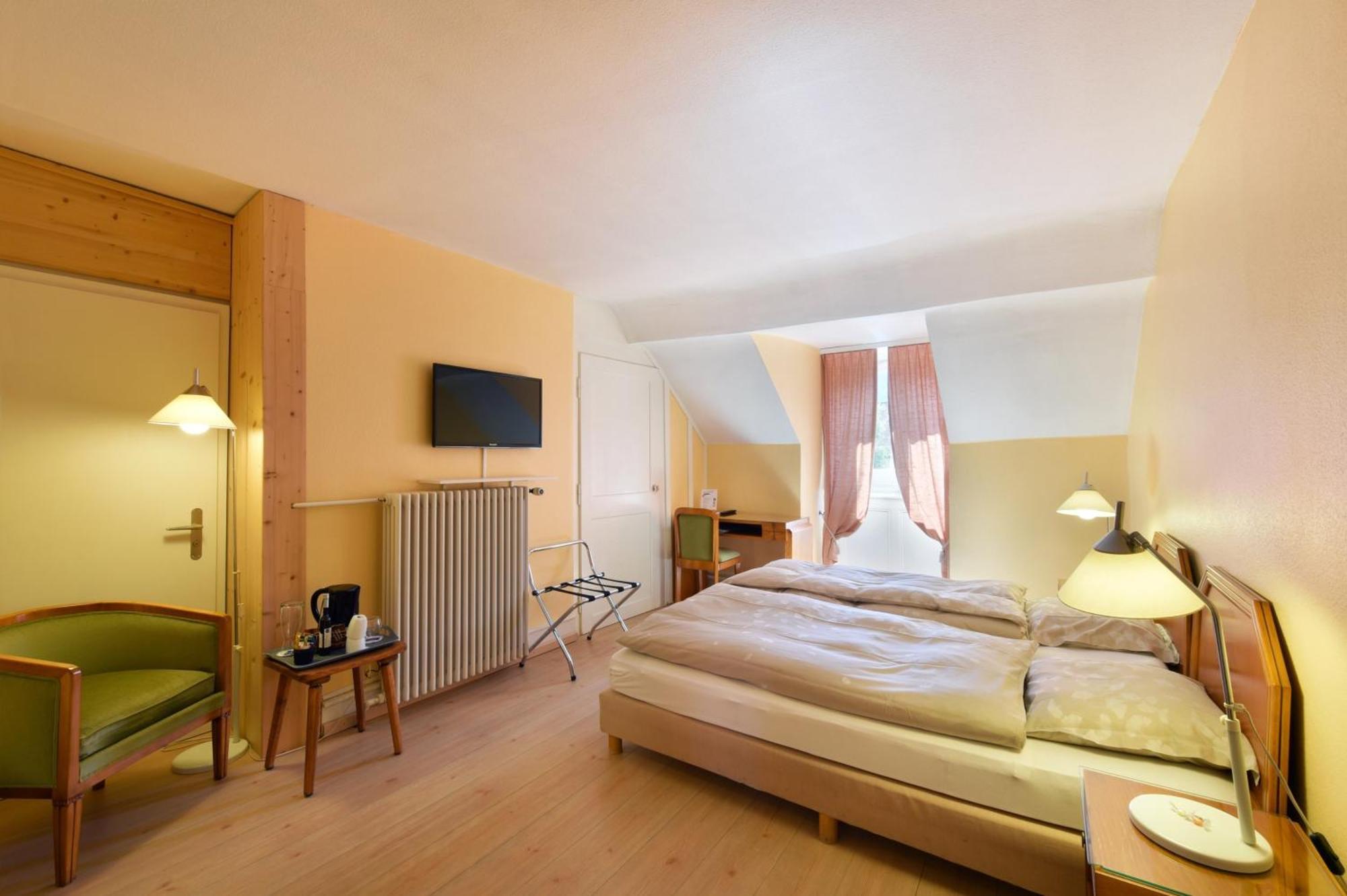 Hotel De L'Aigle Couvet Ruang foto