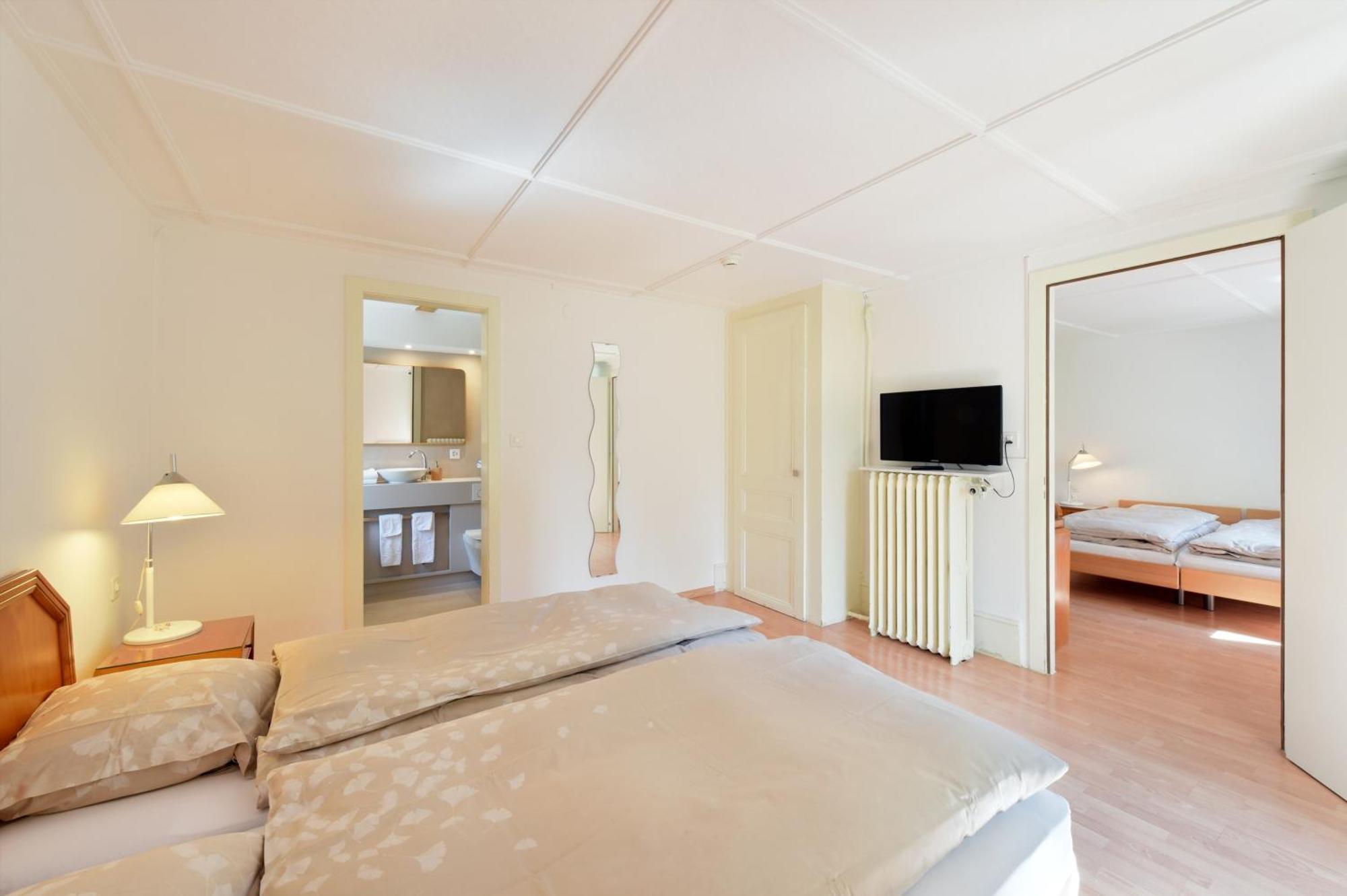 Hotel De L'Aigle Couvet Ruang foto