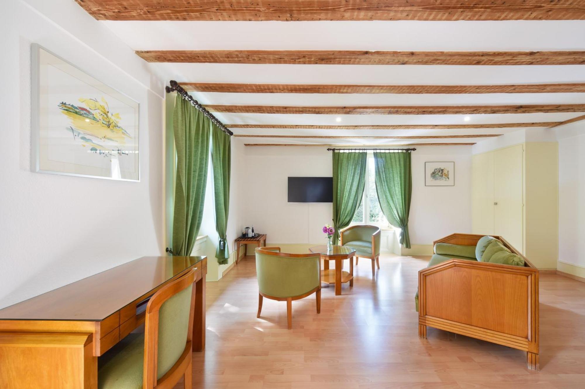 Hotel De L'Aigle Couvet Ruang foto