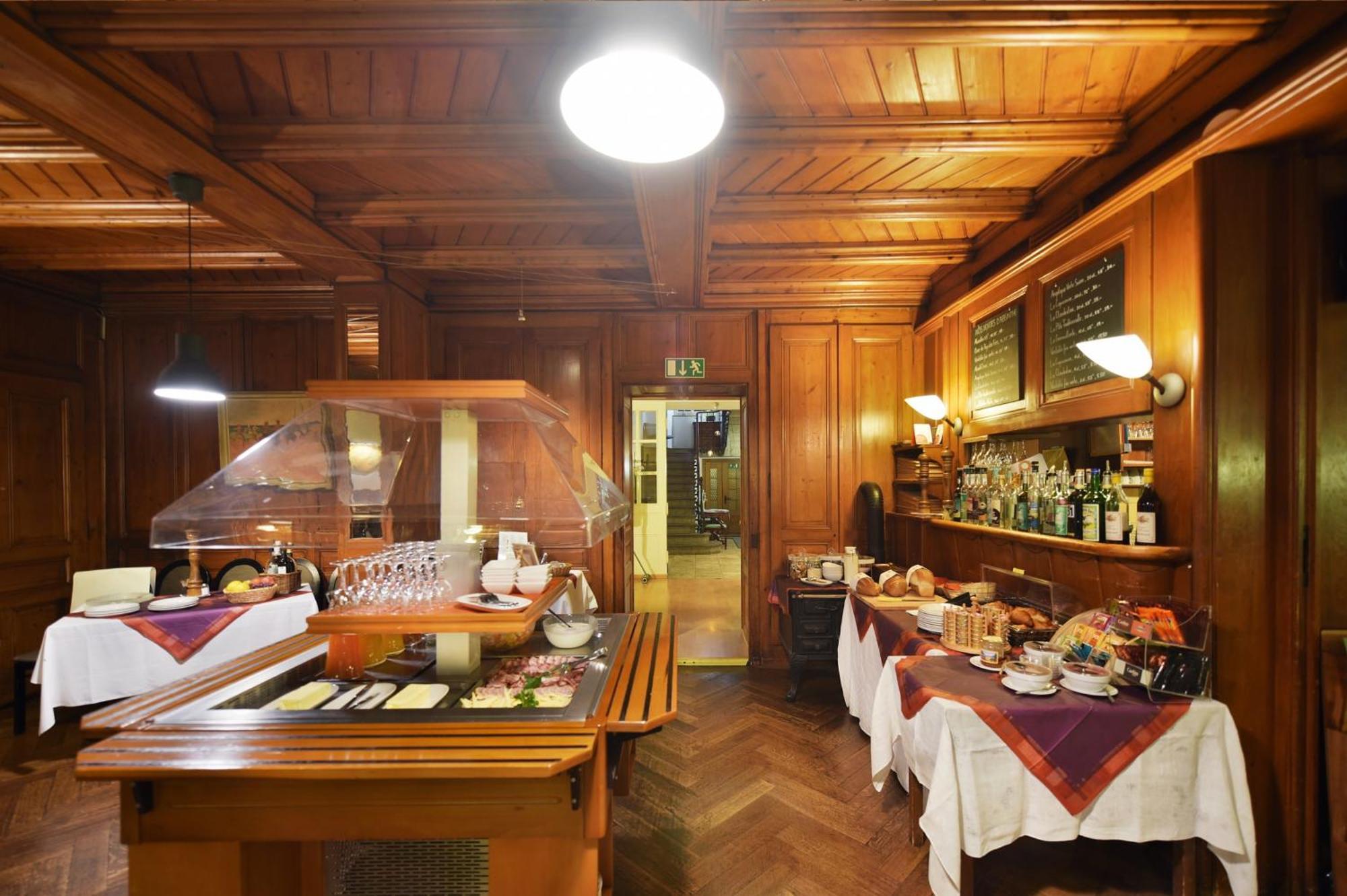 Hotel De L'Aigle Couvet Bagian luar foto