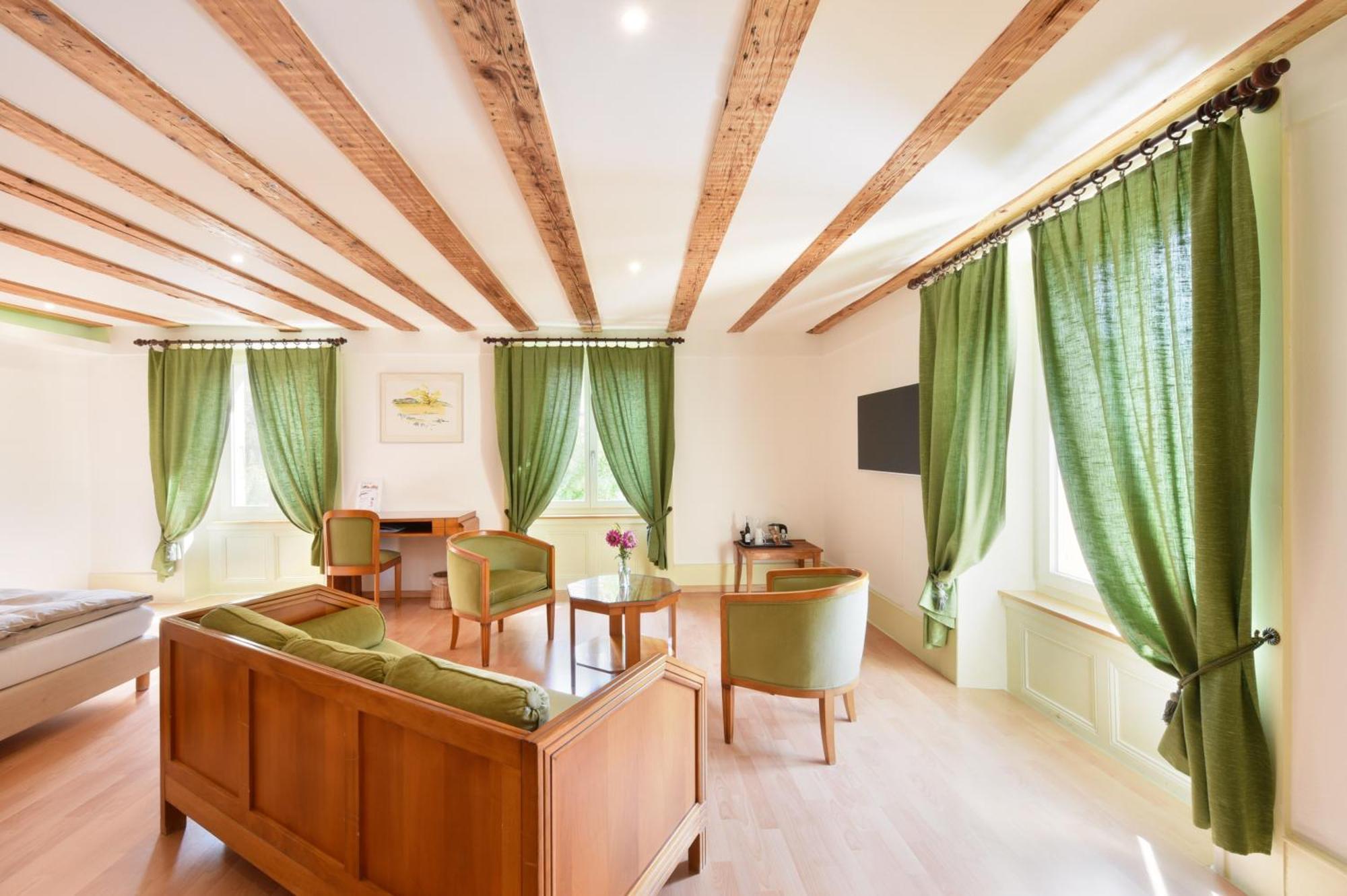 Hotel De L'Aigle Couvet Ruang foto